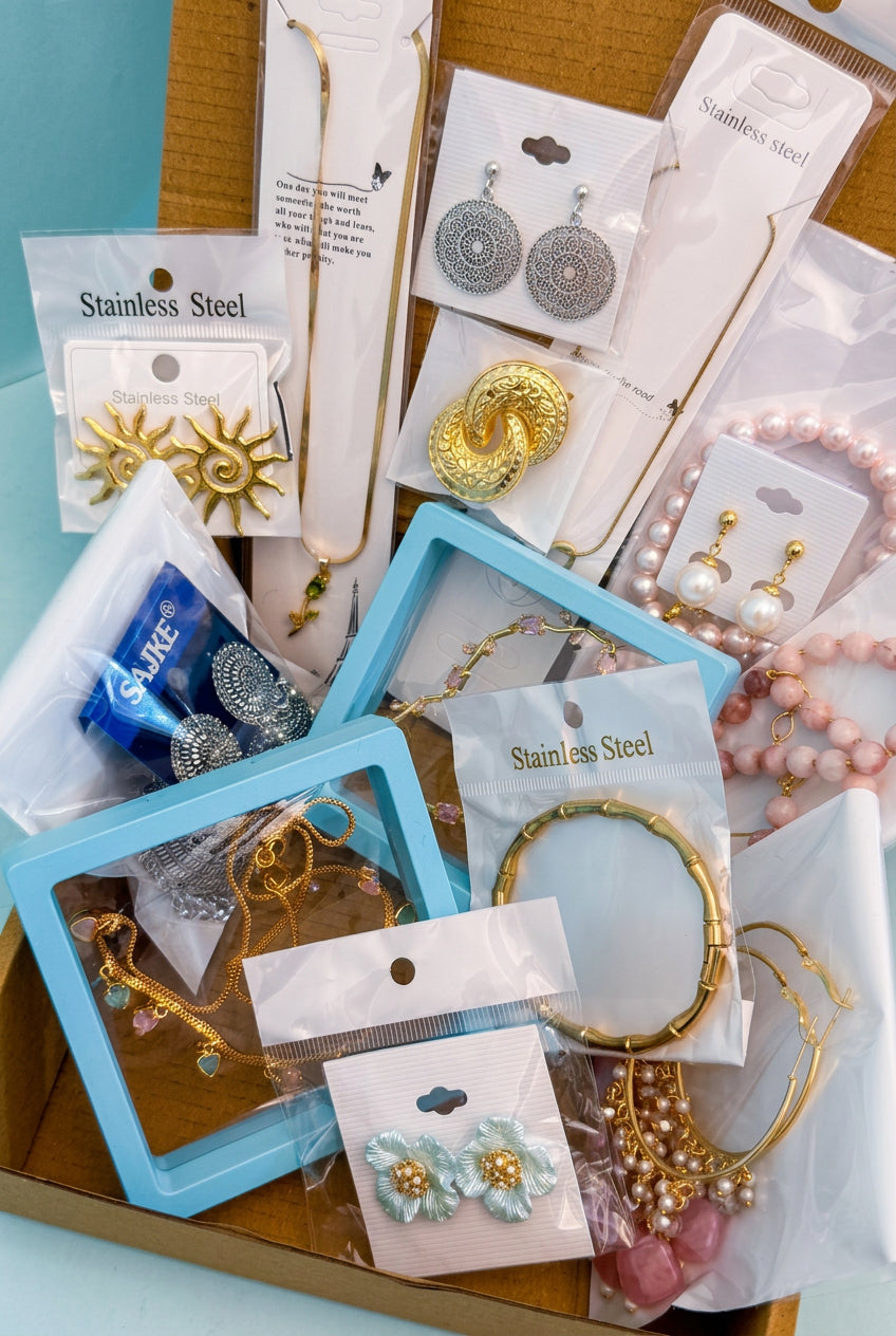 Diwali Jewellery Gifting Hamper – 12 Piece @ 999