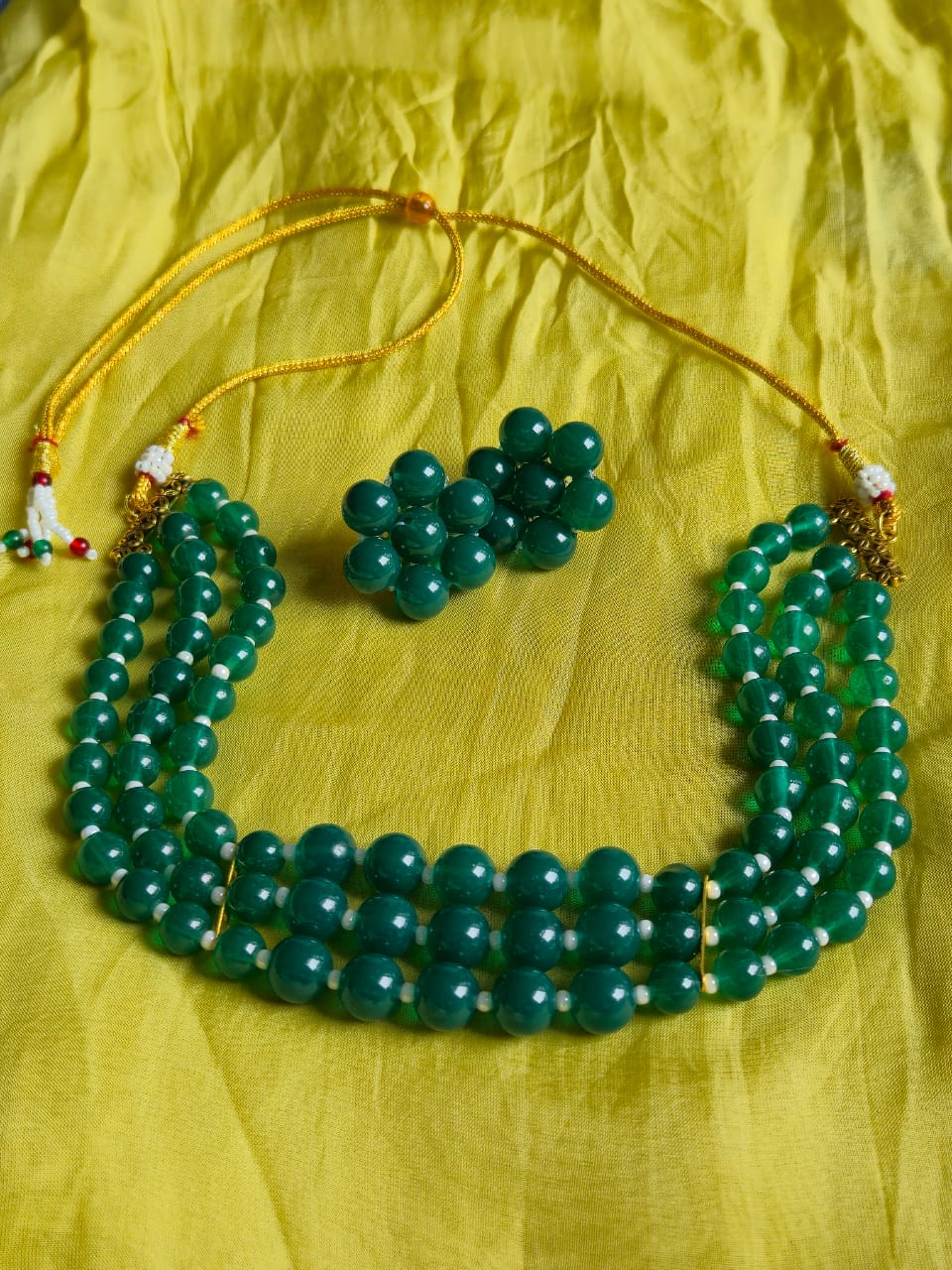 Elegant Green Beaded Necklace with Adjustable Dori