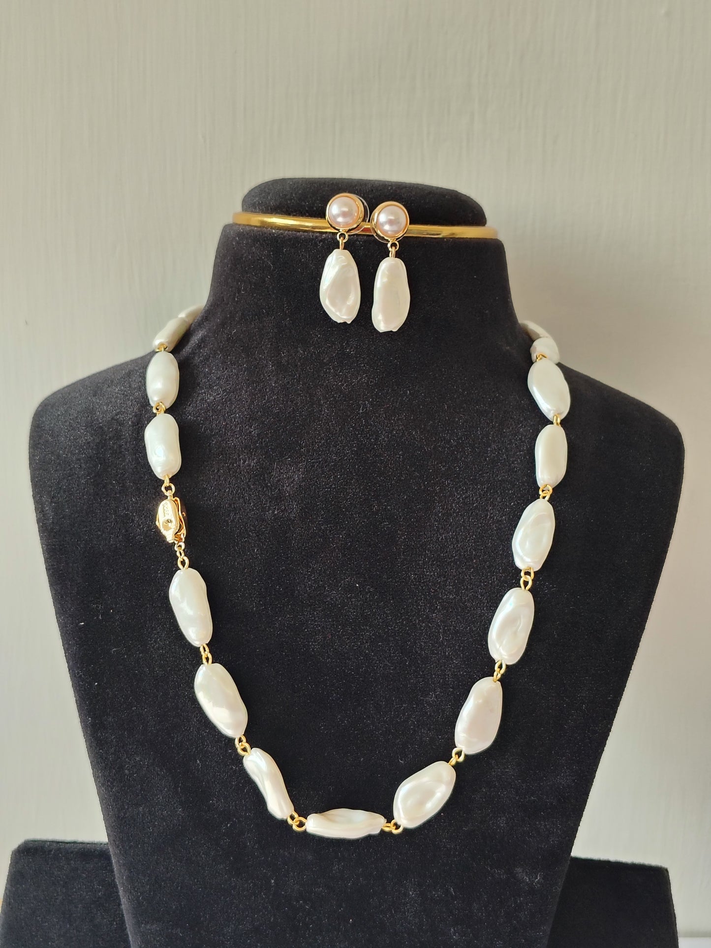 White stone Pearl Necklace With Matching Earrings