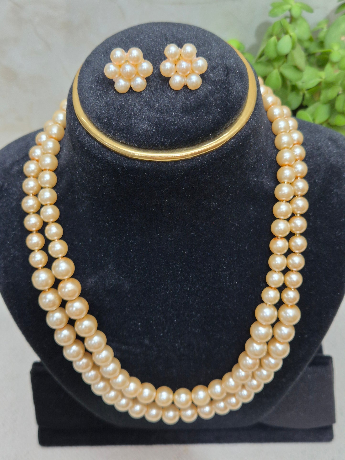 Pearl Necklace Set Golden Shade
