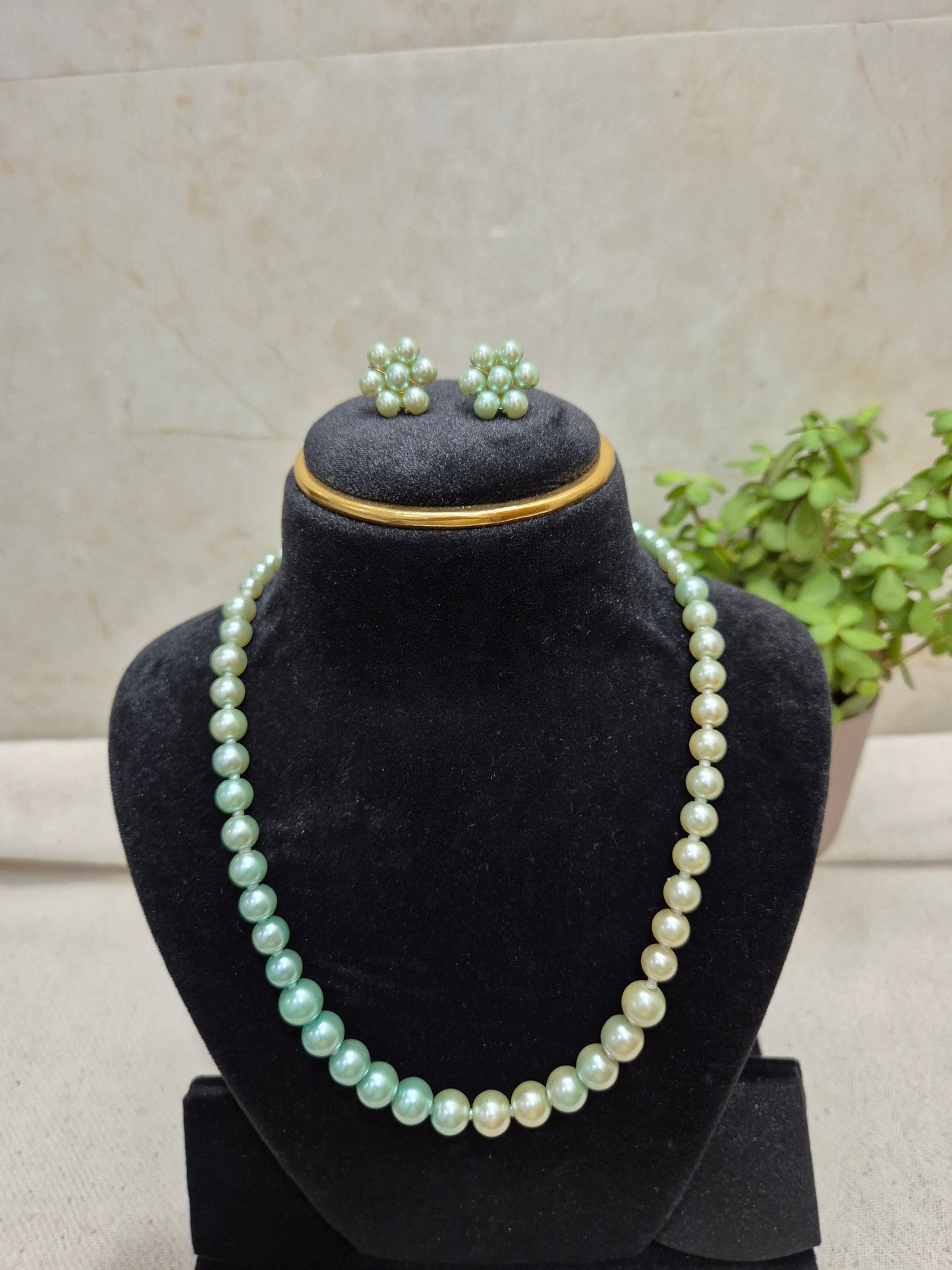 Metallic green and beige dual shade elegant pearl necklace set