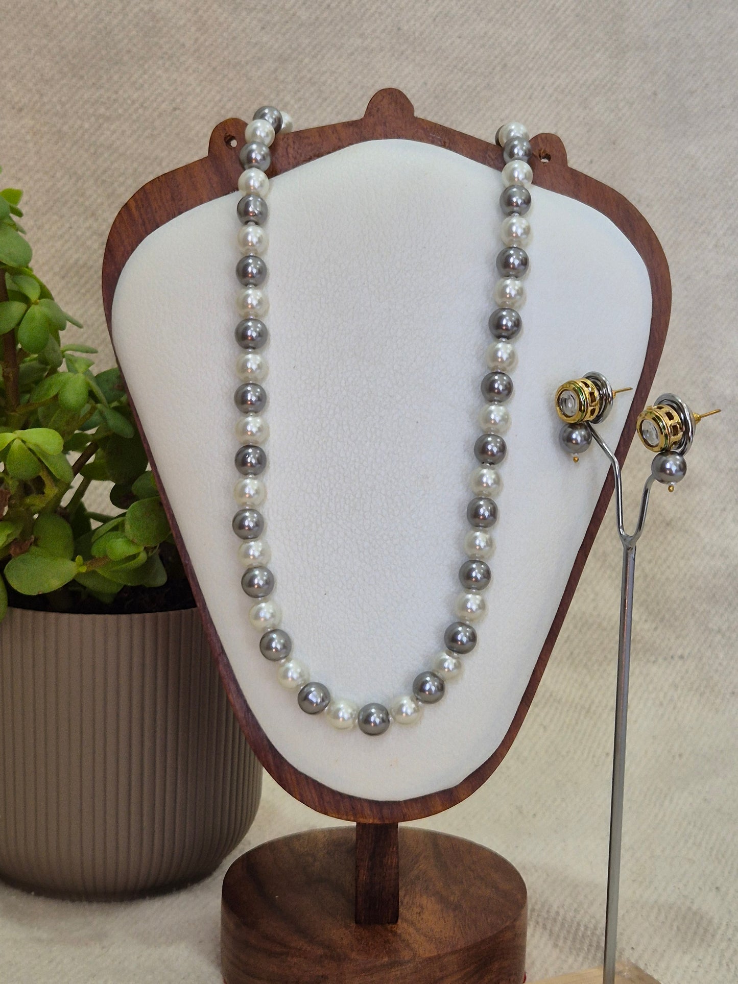 Grey And White Beads Necklace With Metal Earrings