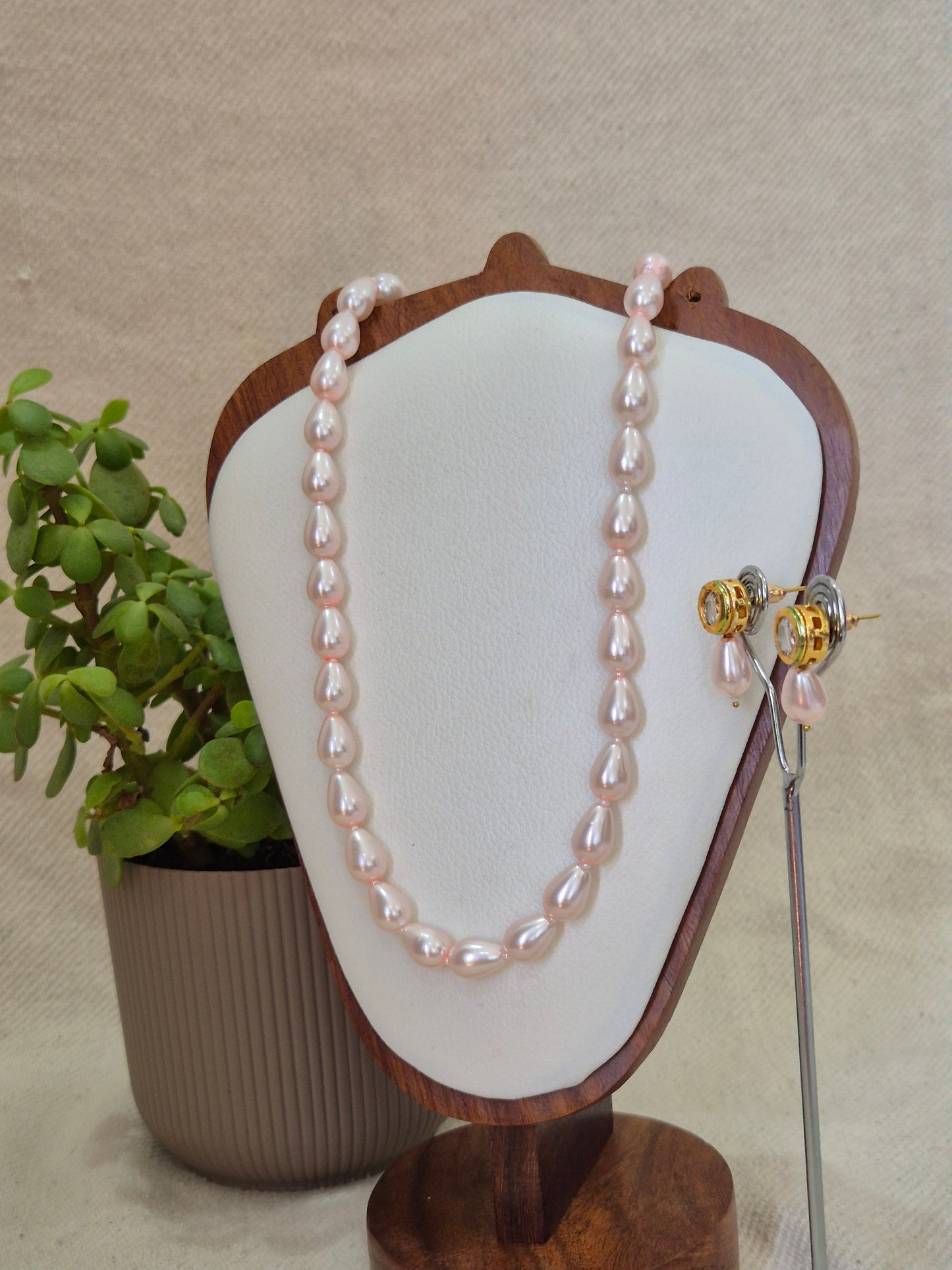 Pink Pearl Drop Necklace With Metal Earrings