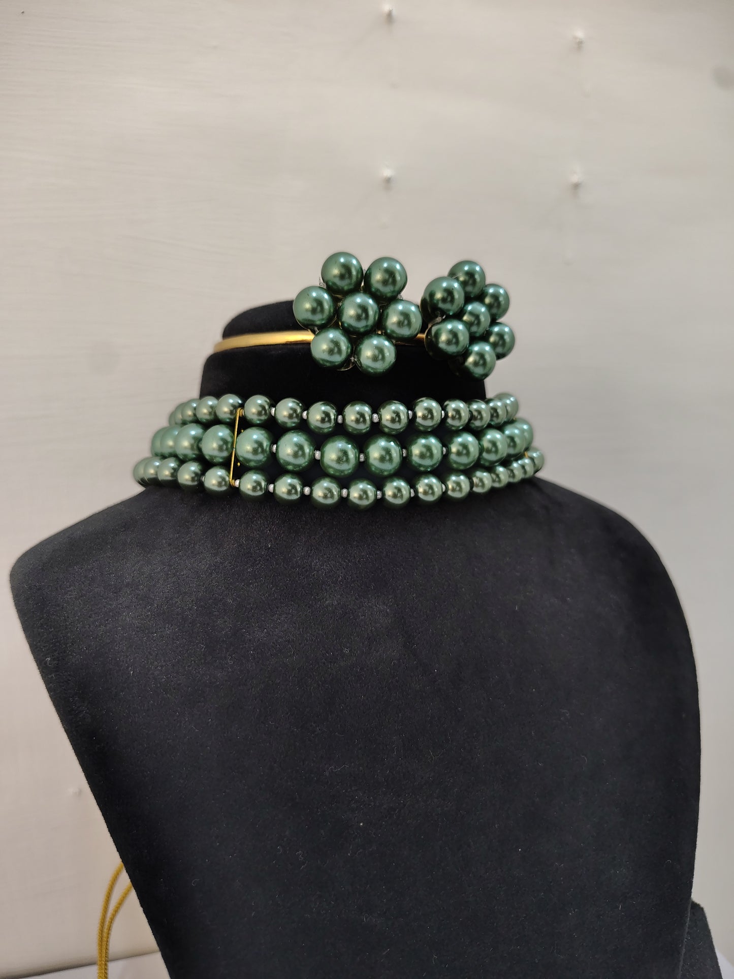 Bright Green Pearl 3 Layer With Earrings Choker Set