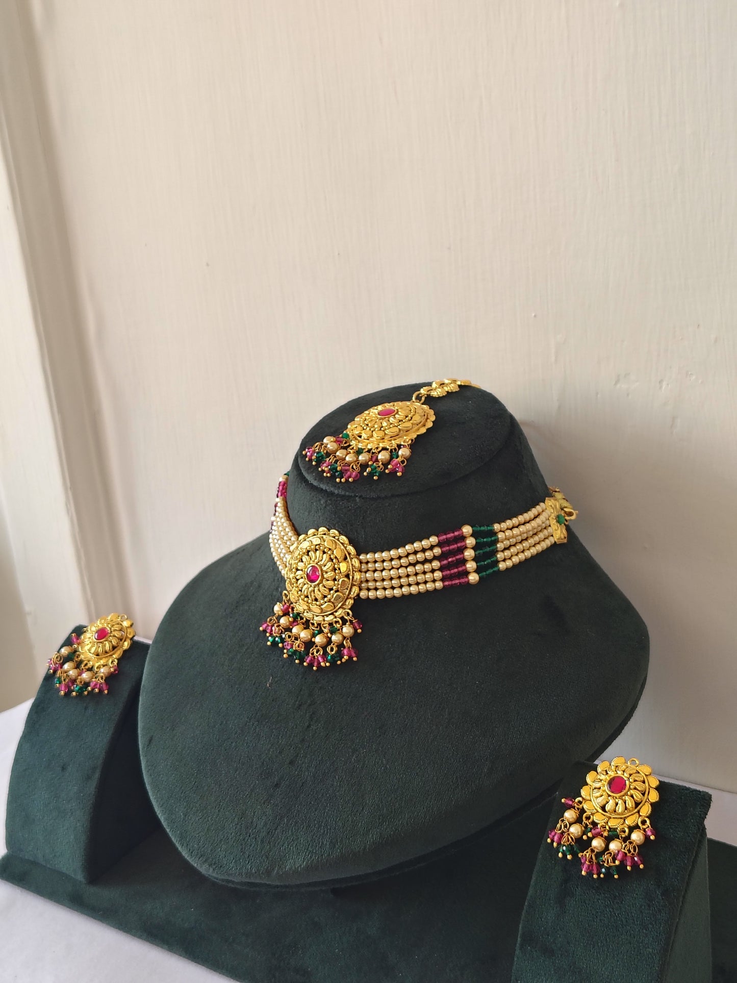 Maharani Pearl Choker & Medallion Jewelry Set With Maang Tikka & Earrings