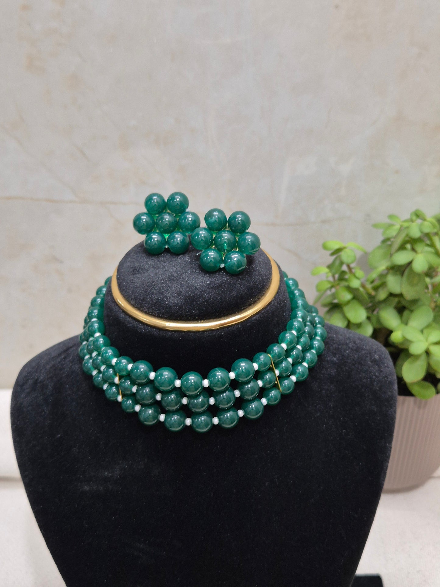 Elegant Green Beaded Necklace with Adjustable Dori