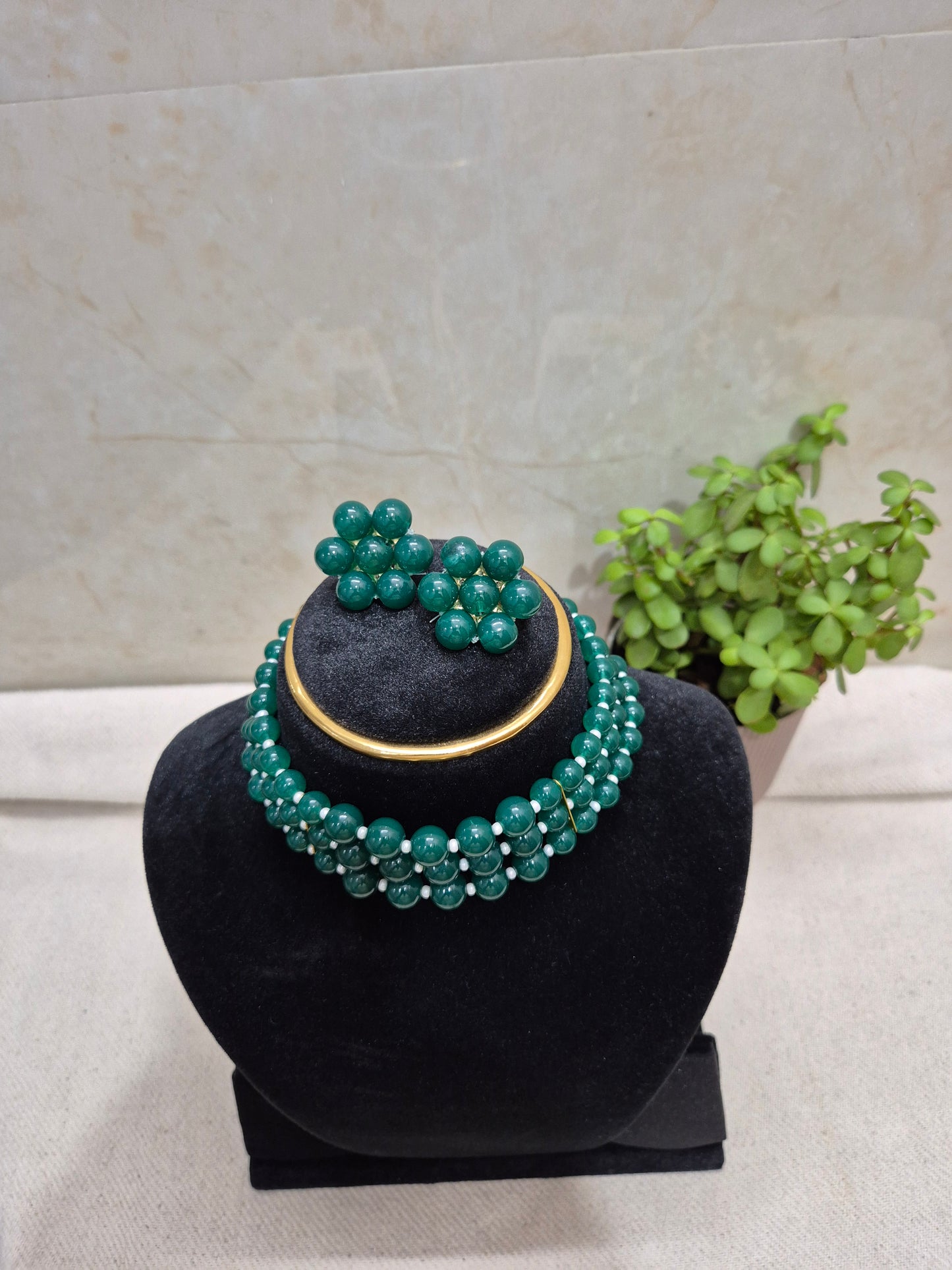Elegant Green Beaded Necklace with Adjustable Dori