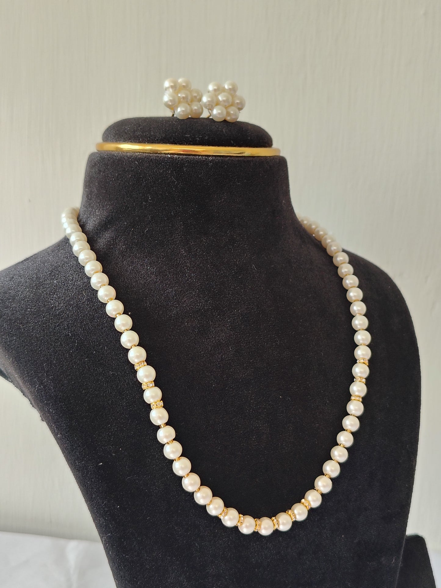 Classic White Pearl With Earrings
