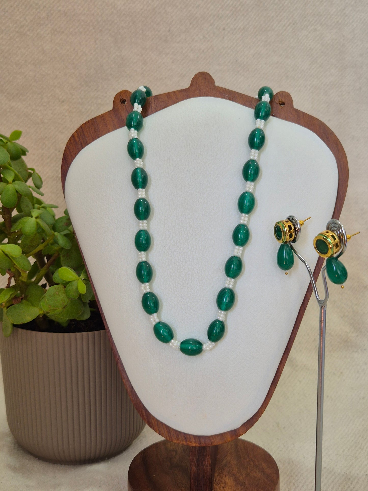 Green Drop and White Beads Necklace Set