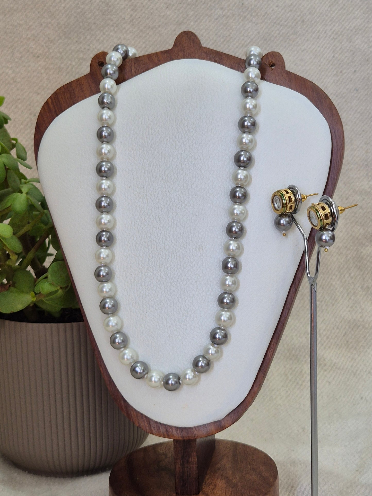 Grey And White Beads Necklace With Metal Earrings