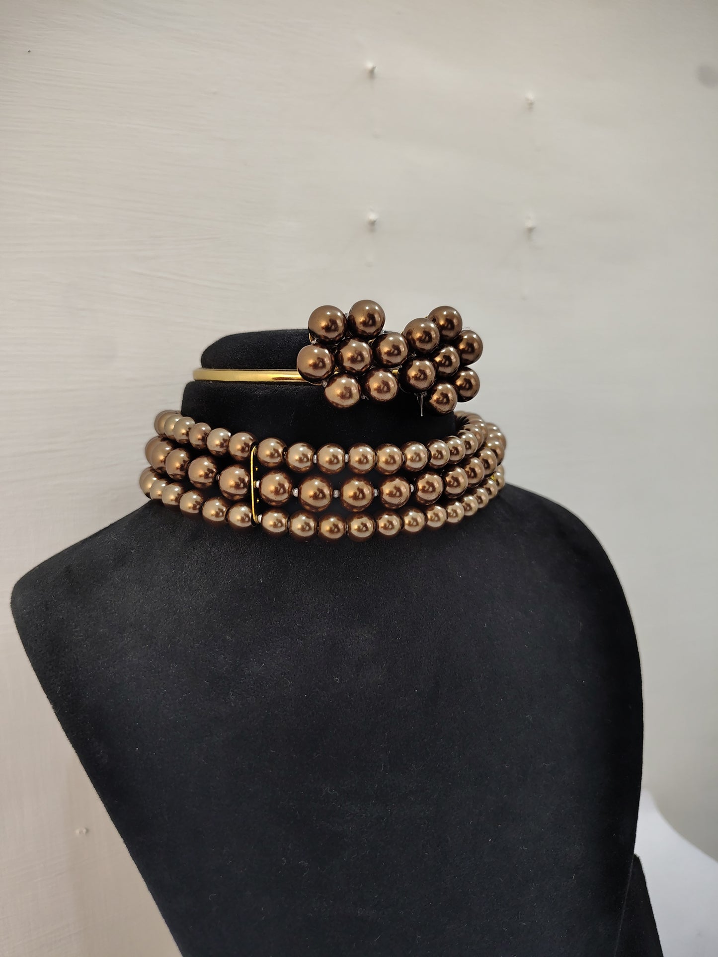 Brown Pearl 3 Layer With Earrings Chokar Set