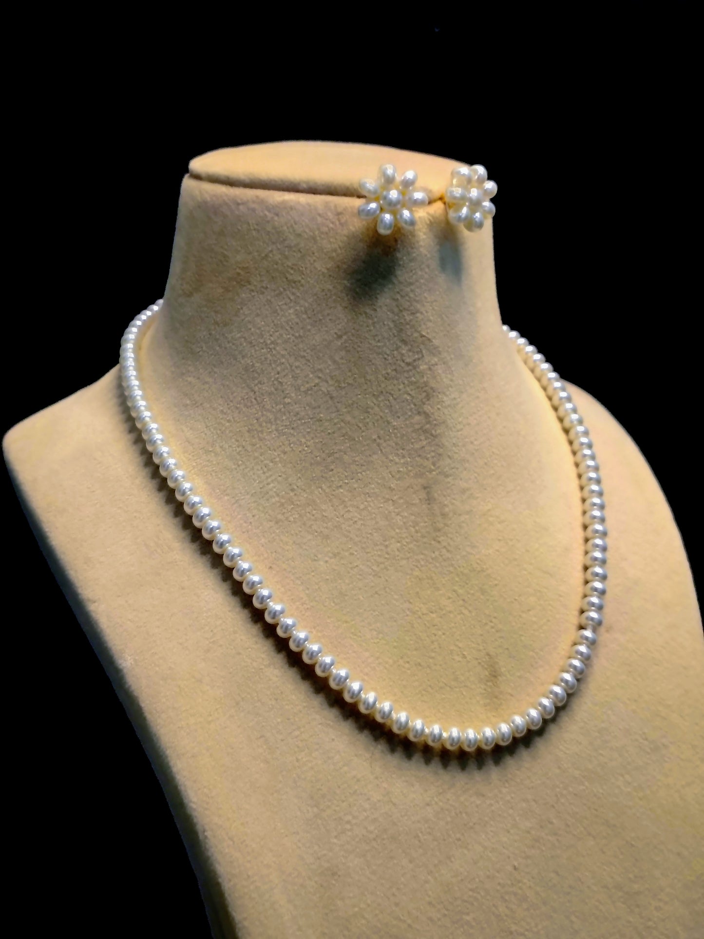 White Pearl With Matching Earrings DB00139