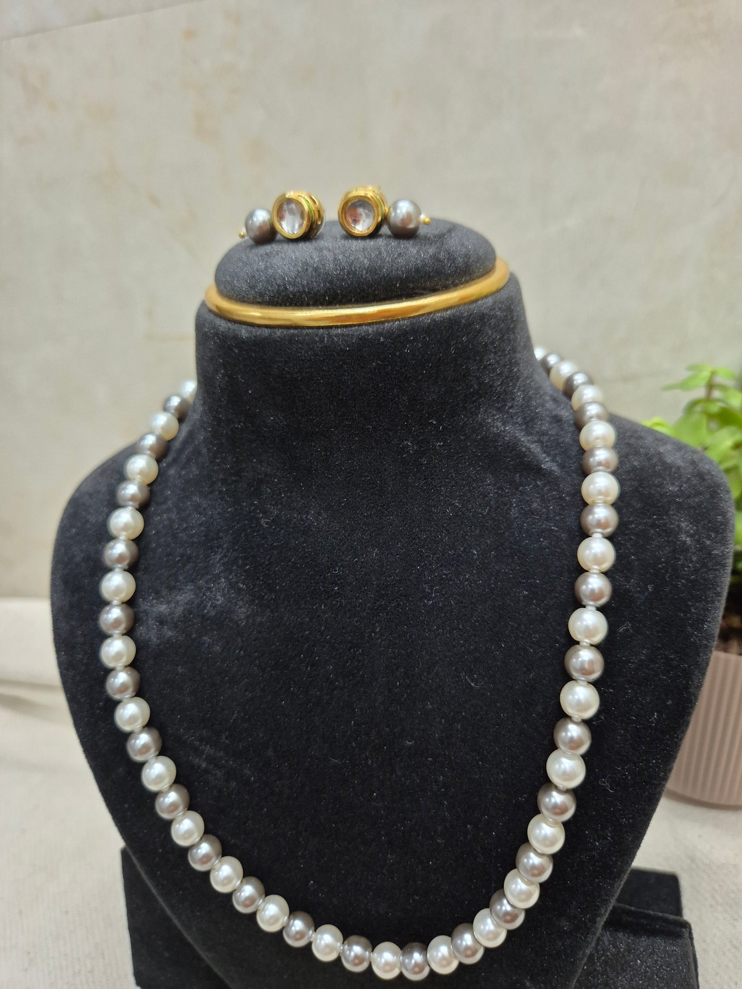 Grey And White Beads Necklace With Metal Earrings