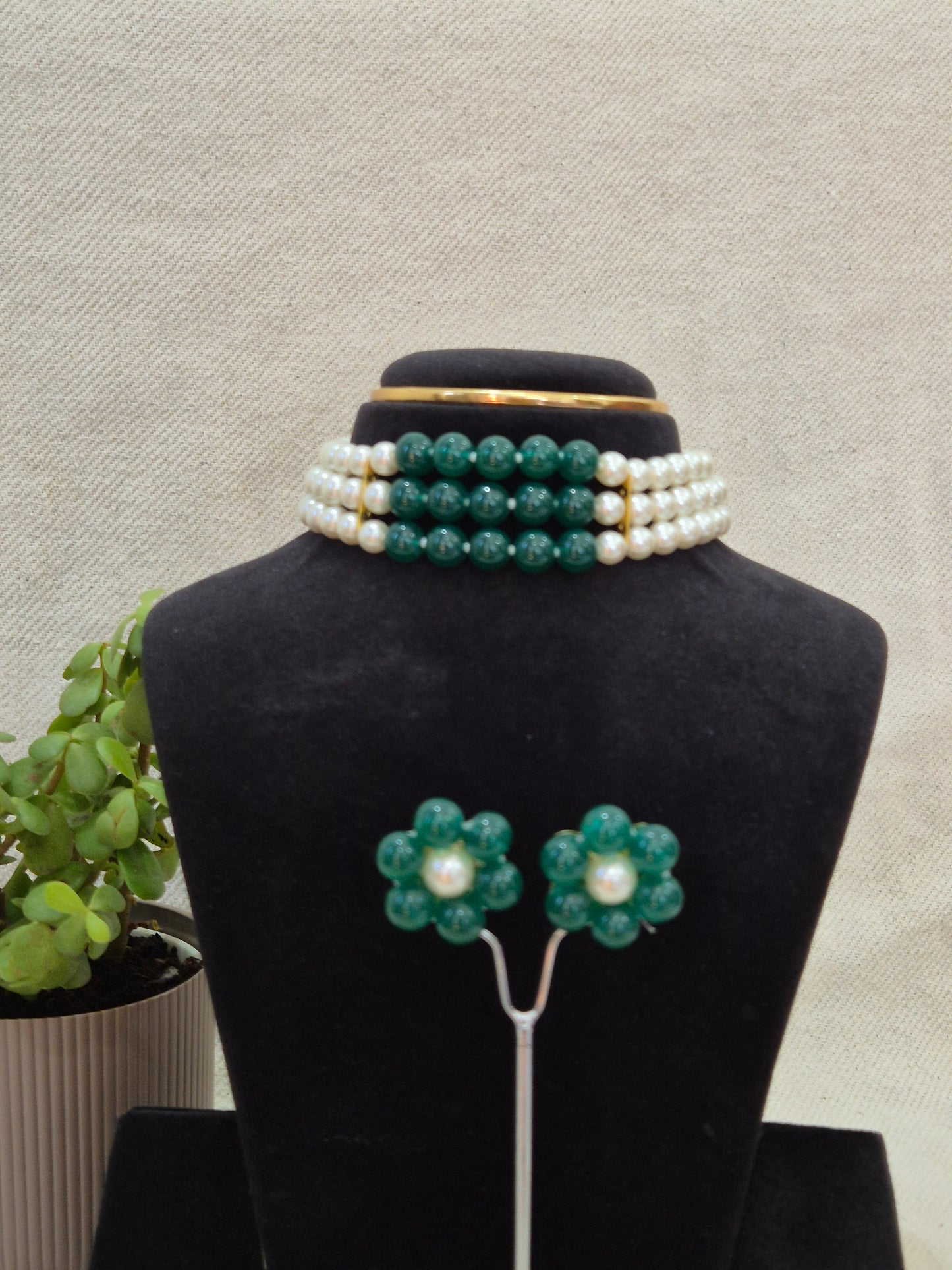 Green And White Pearl Choker Set With 3 Layers