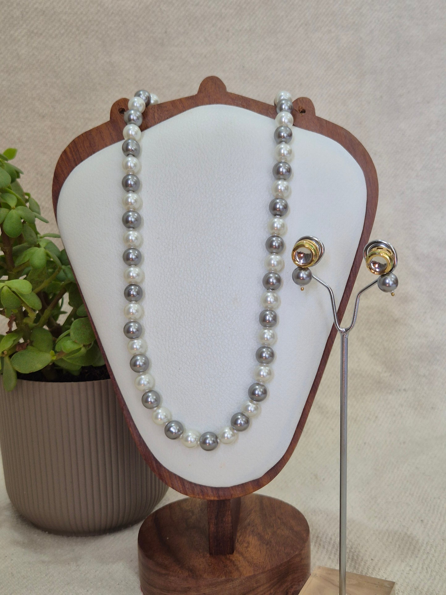 Grey And White Beads Necklace With Metal Earrings