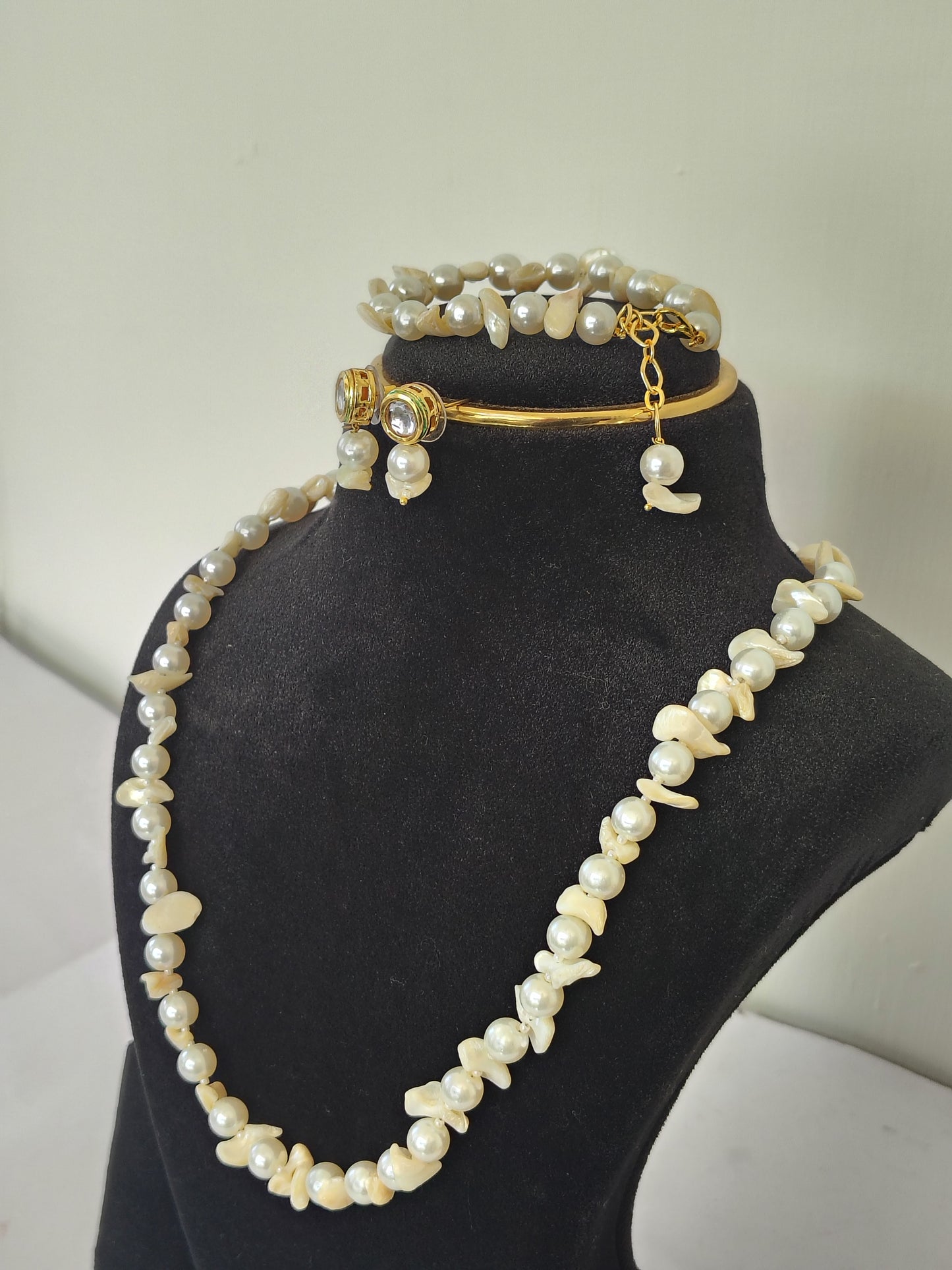 Unique White Pearl Necklace With Earring and Bracelet DB00379
