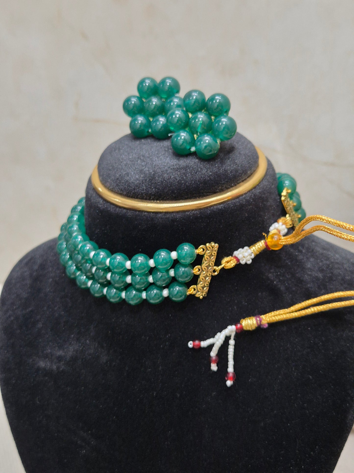Elegant Green Beaded Necklace with Adjustable Dori