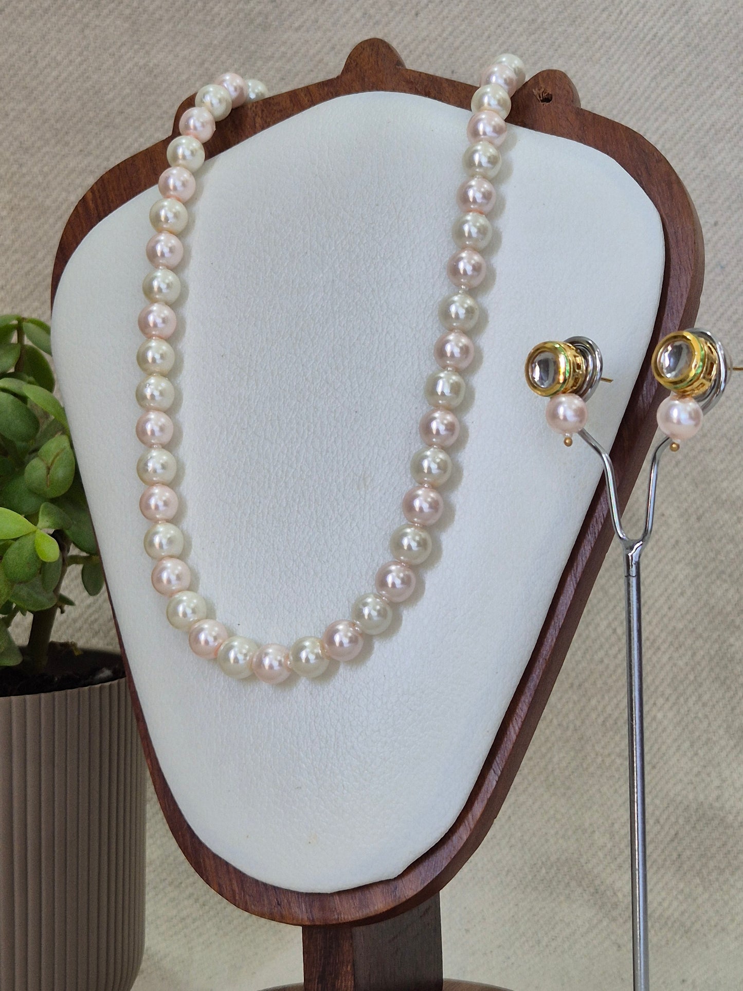 Pink And White Pearl Combination Necklace With Metal Earrings DB00444