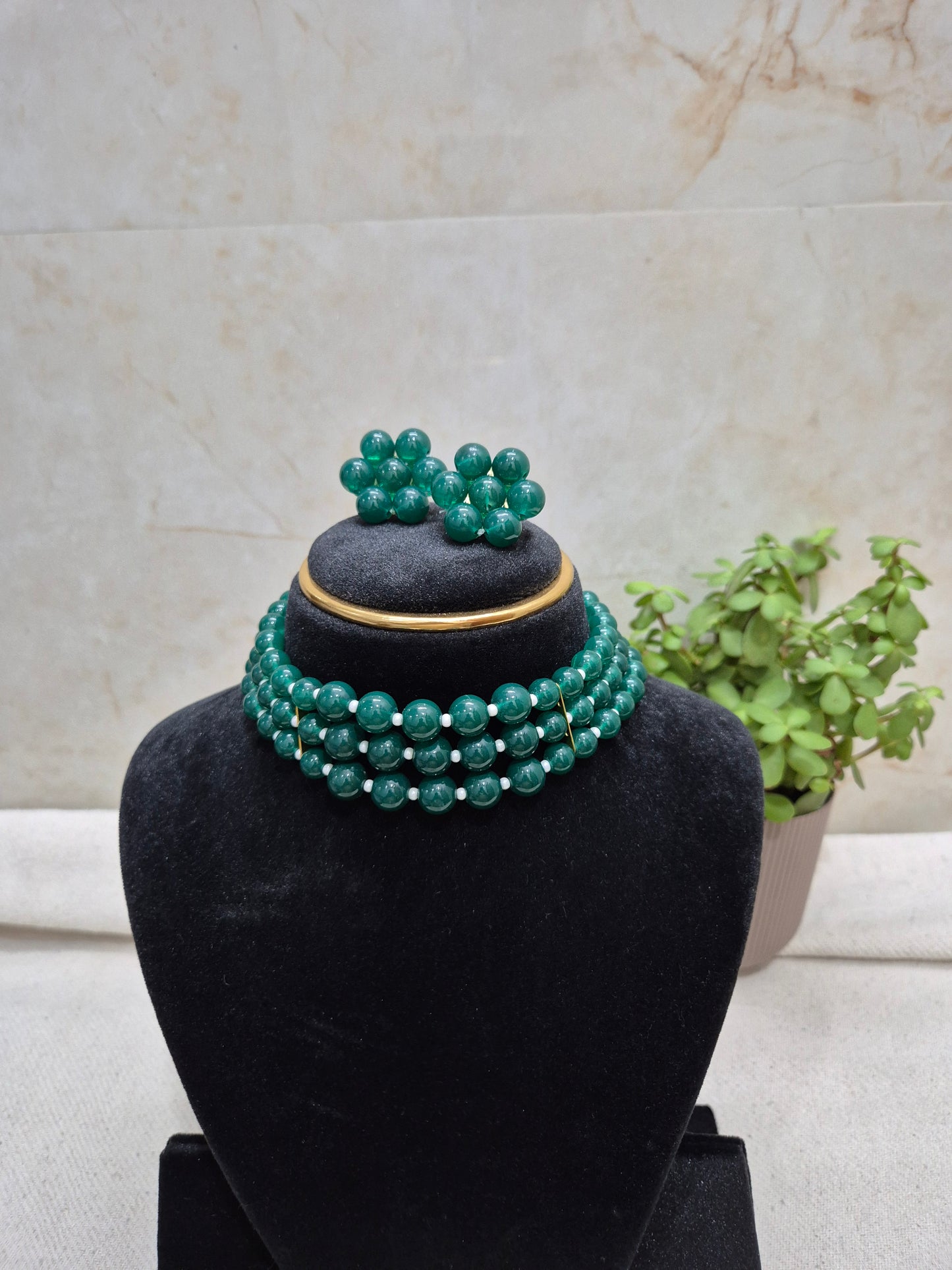 Elegant Green Beaded Necklace with Adjustable Dori