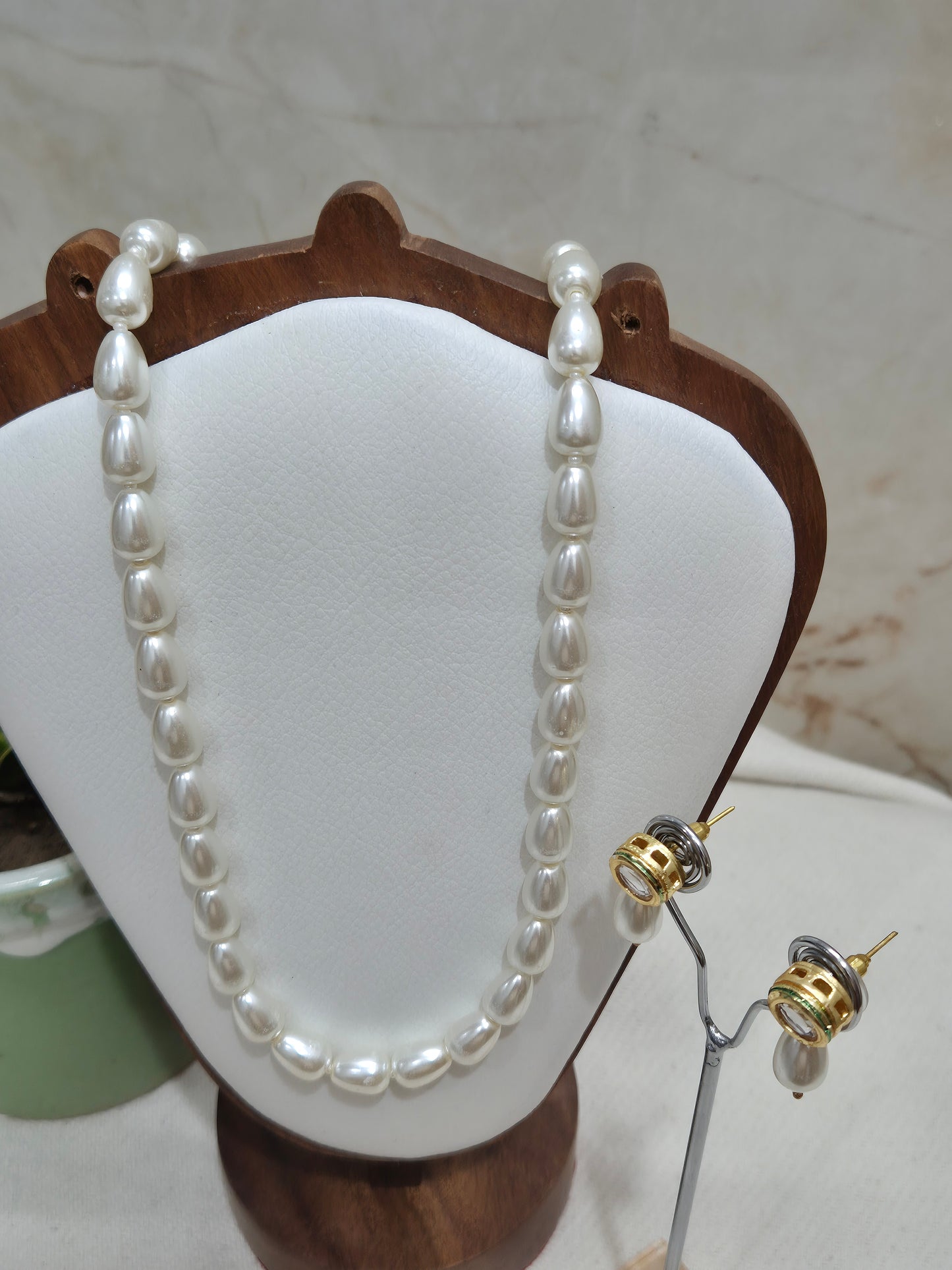 White Drop Shaped Pearl With Metal Earrings DB00357