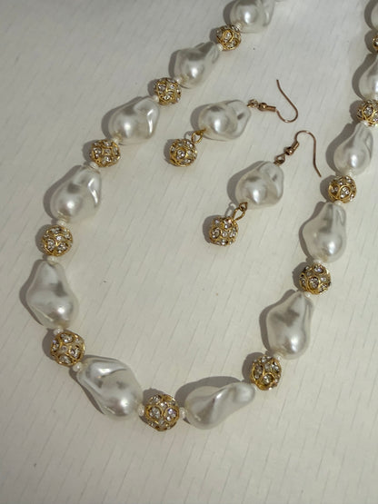 Luxe Pearl Drops Necklace with Earrings