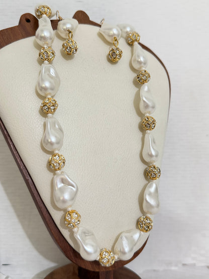 Luxe Pearl Drops Necklace with Earrings