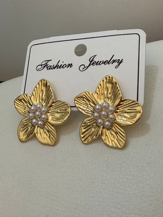 Gold Petals & Pearl Studs