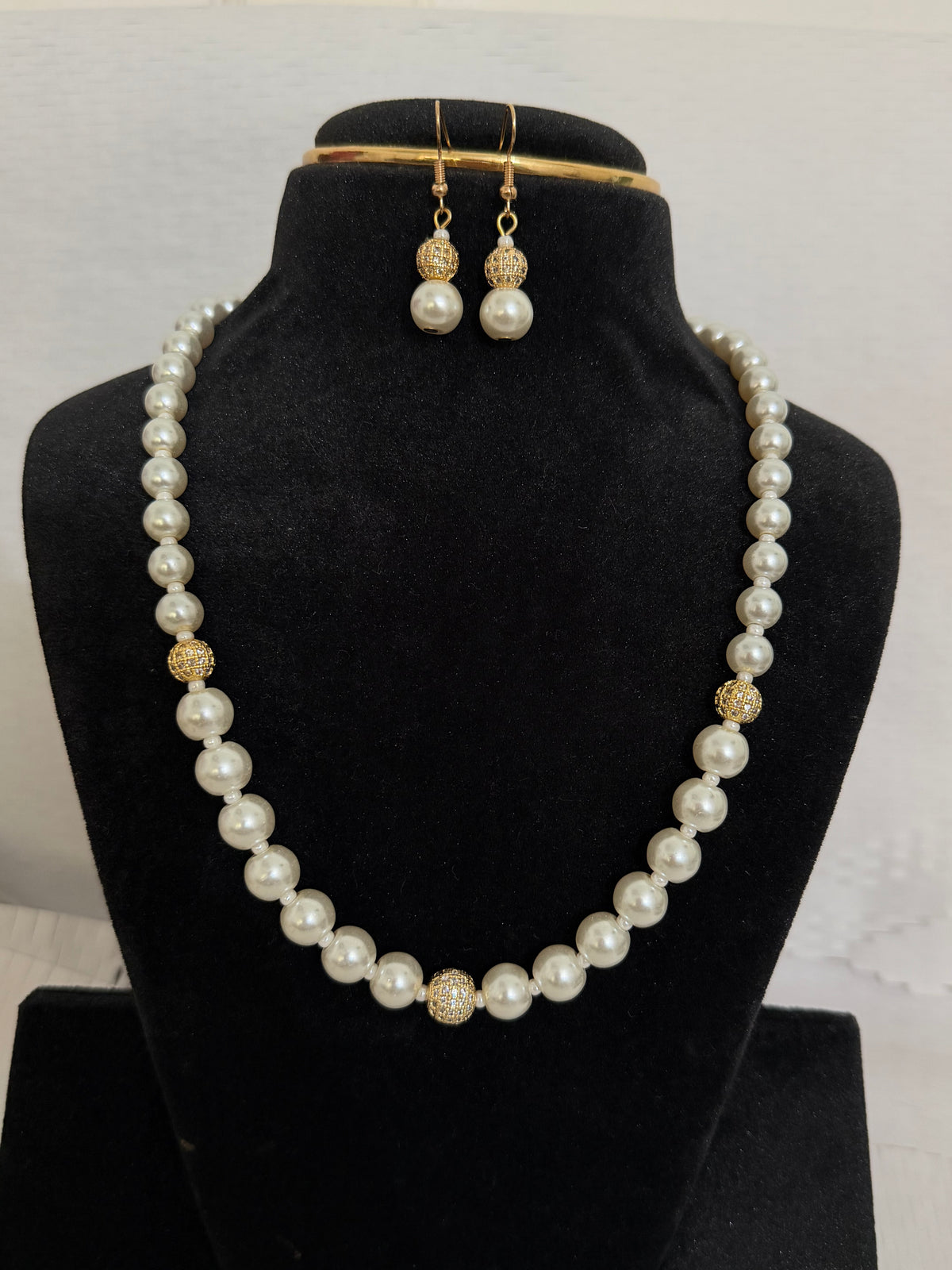 White Pearl necklace and matching earrings with gold textured accents
