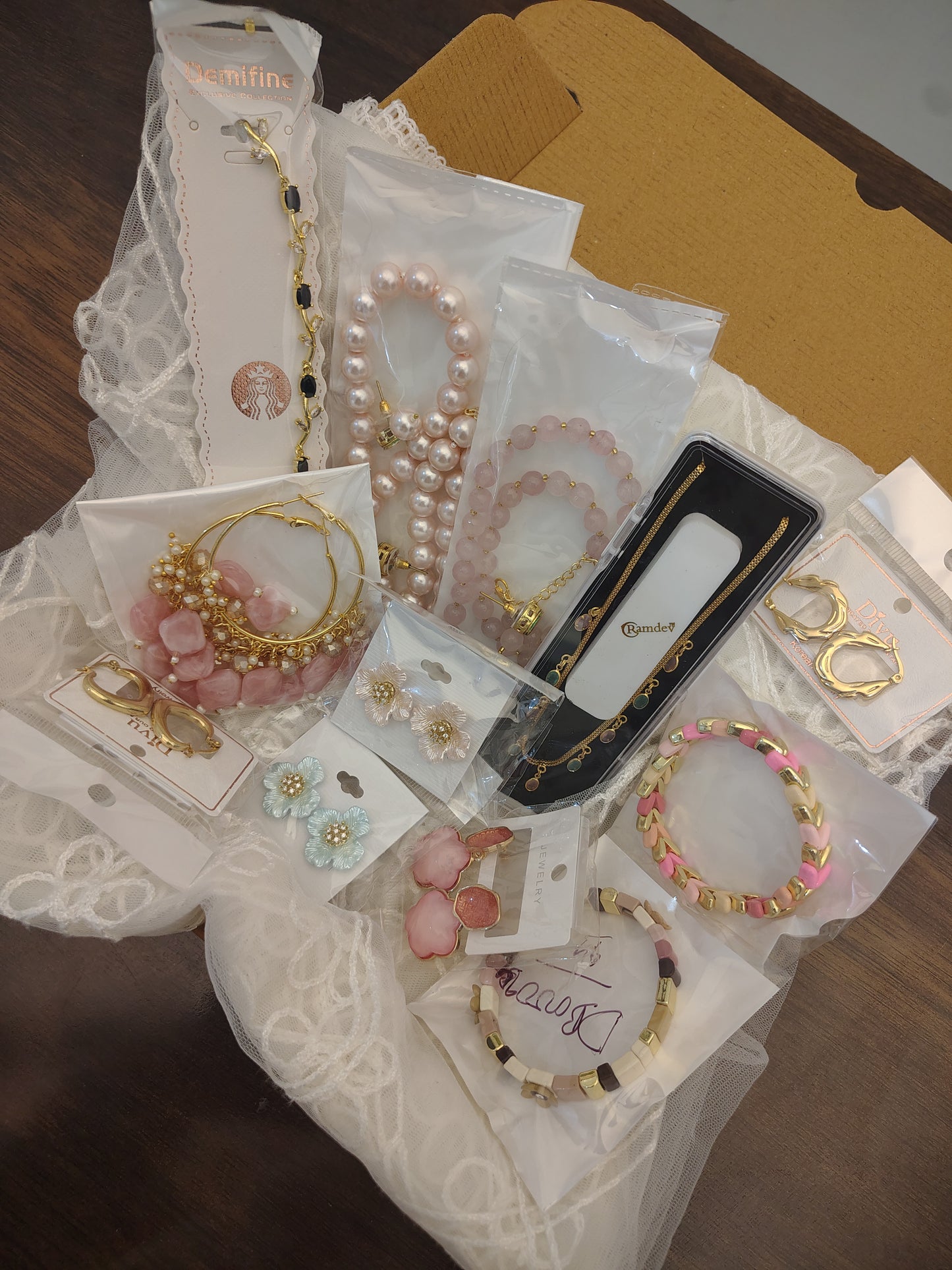 The Luxe 11 - Piece Mystery Jewellery Box DB00528