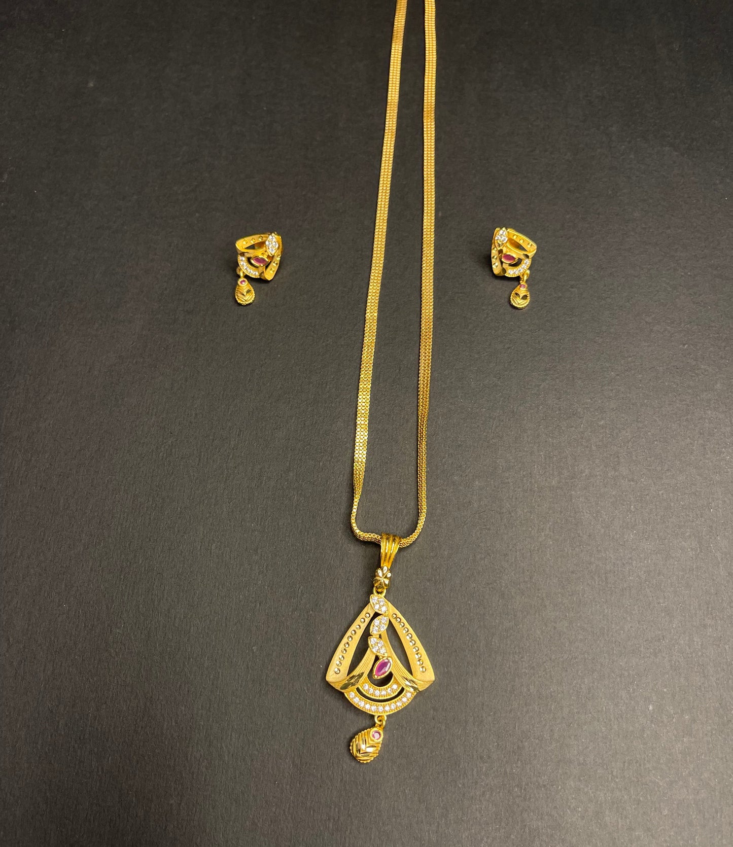 Golden Necklace With Matching Earrings DB00069