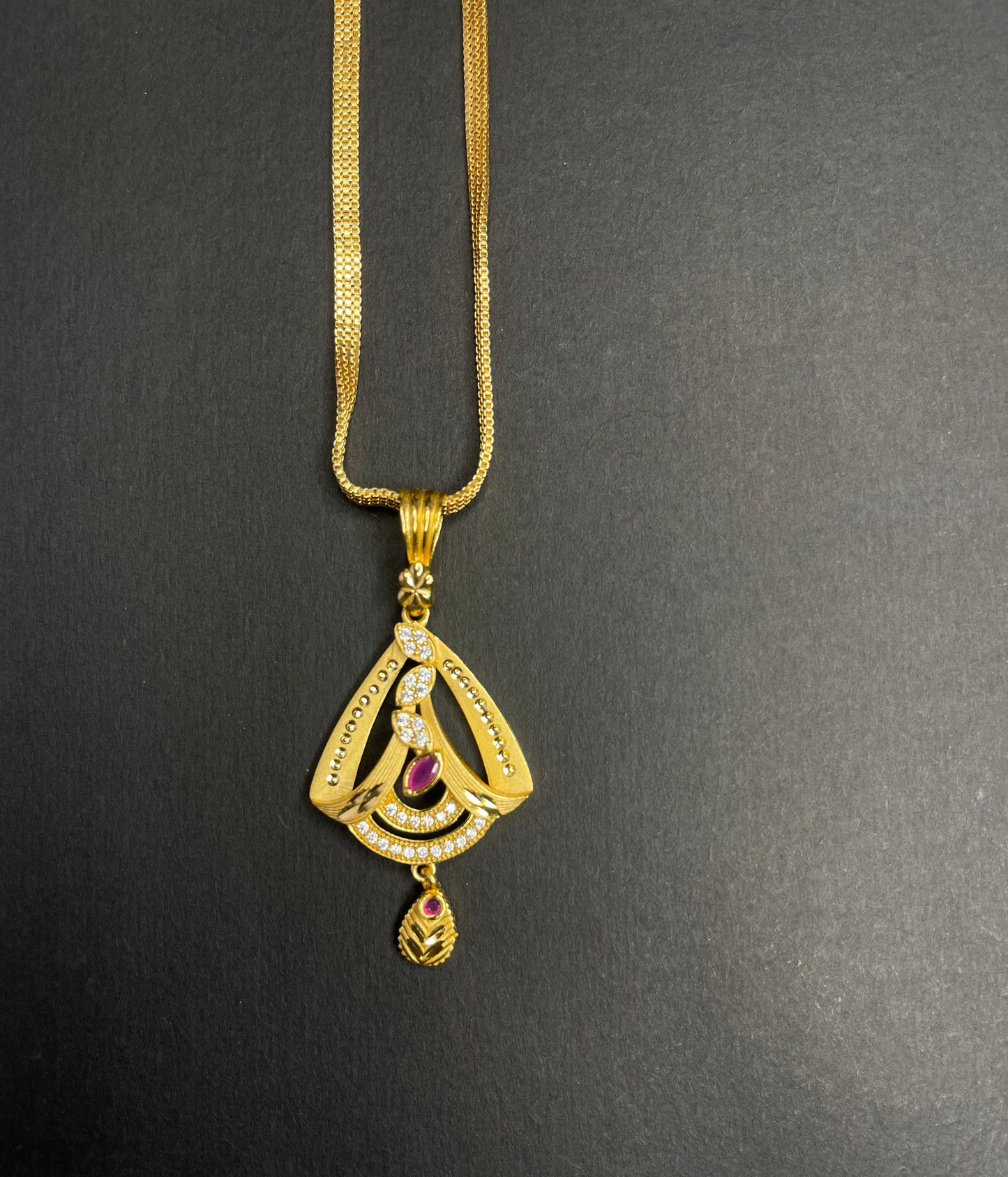 Golden Necklace With Matching Earrings DB00069