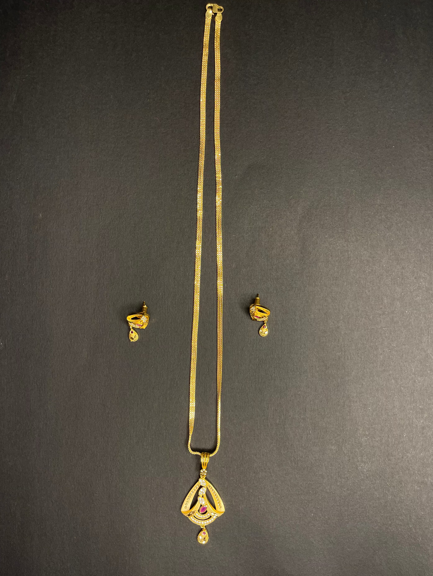 Golden Necklace With Matching Earrings DB00069