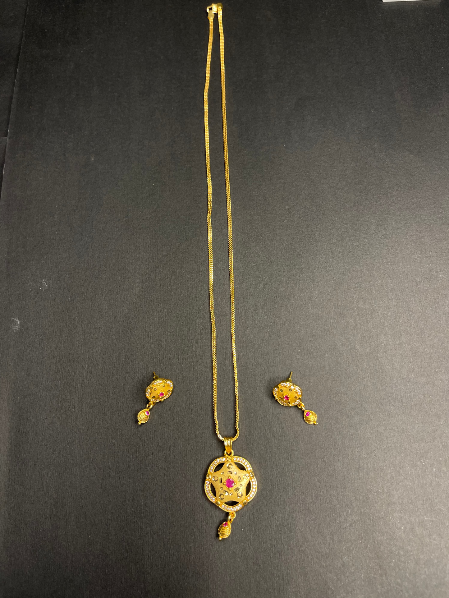 Golden Pendent Set With Earring DB00068