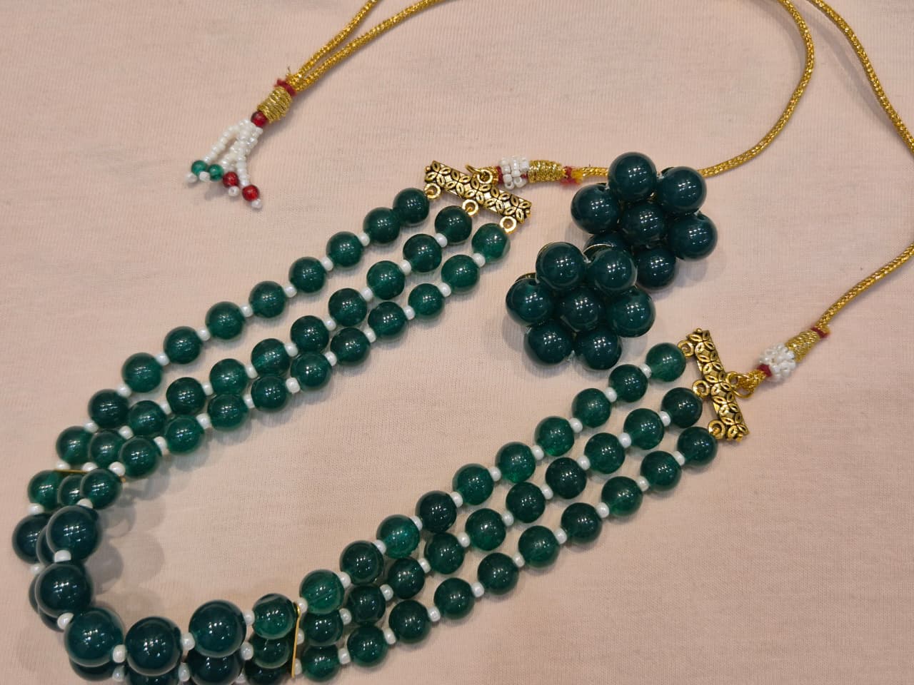 Elegant Green Beaded Necklace with Adjustable Dori