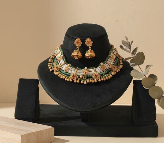 Green Golden Shade Emerald & Pearl Choker with Earrings