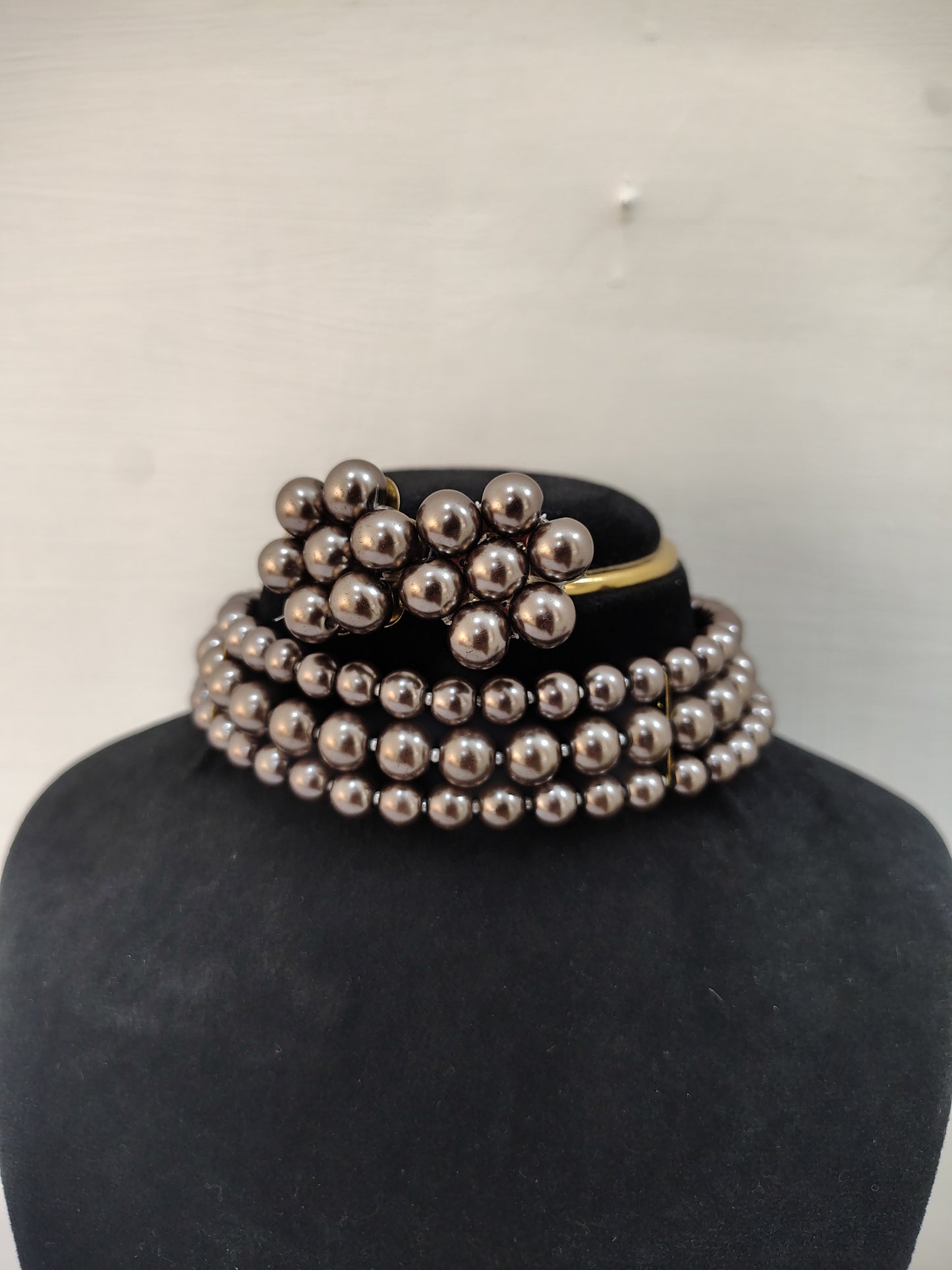 Grey Pearl 3 Layer With Earrings Chokar Set