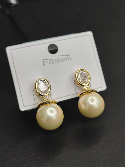 Creamy Pearl Earrings