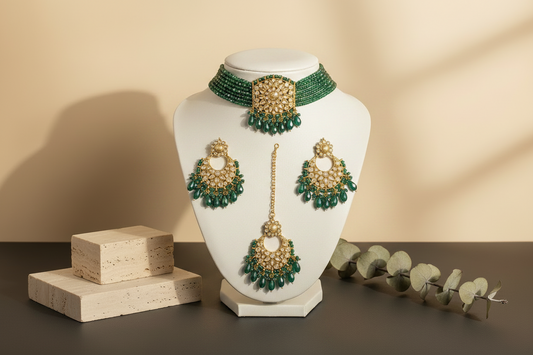 Royal Bright Green Choker with earrings Magg Tikka & Passa