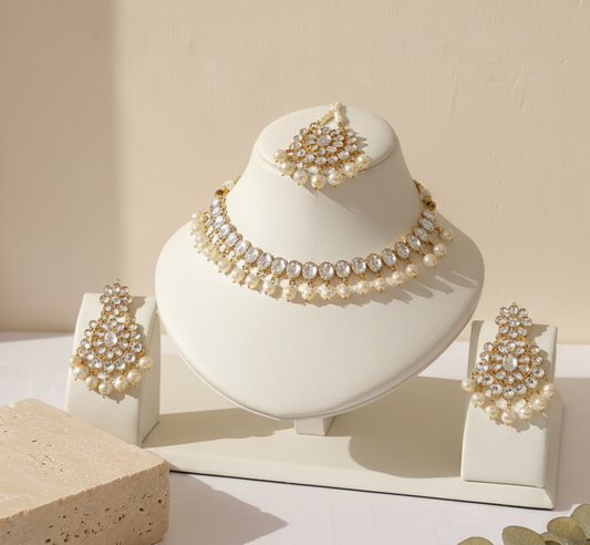 White Golden Shade Kundan Set - Premium Quality With Matching Earrings