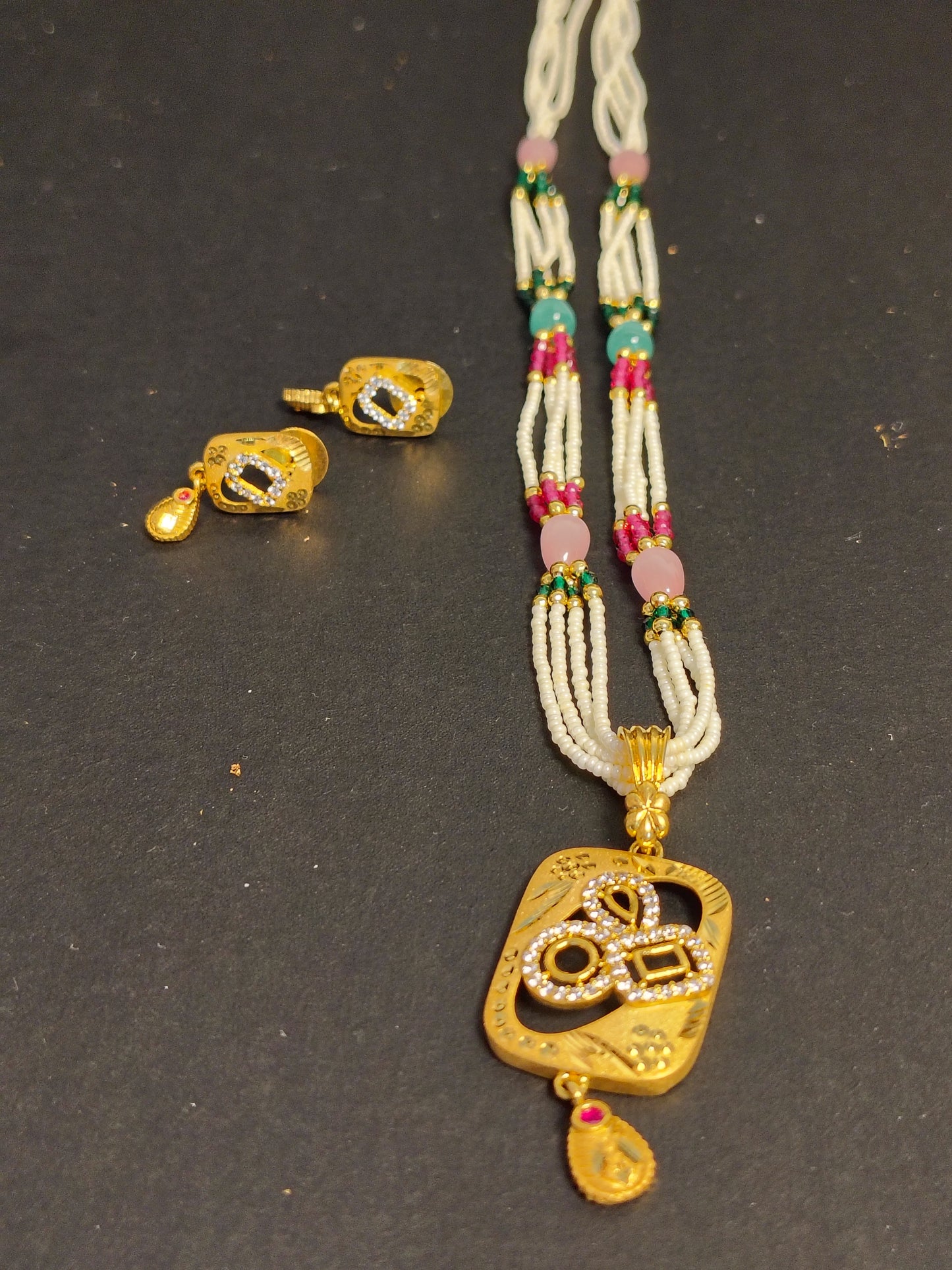 Golden pendent Set With Matching Earrings DB00060