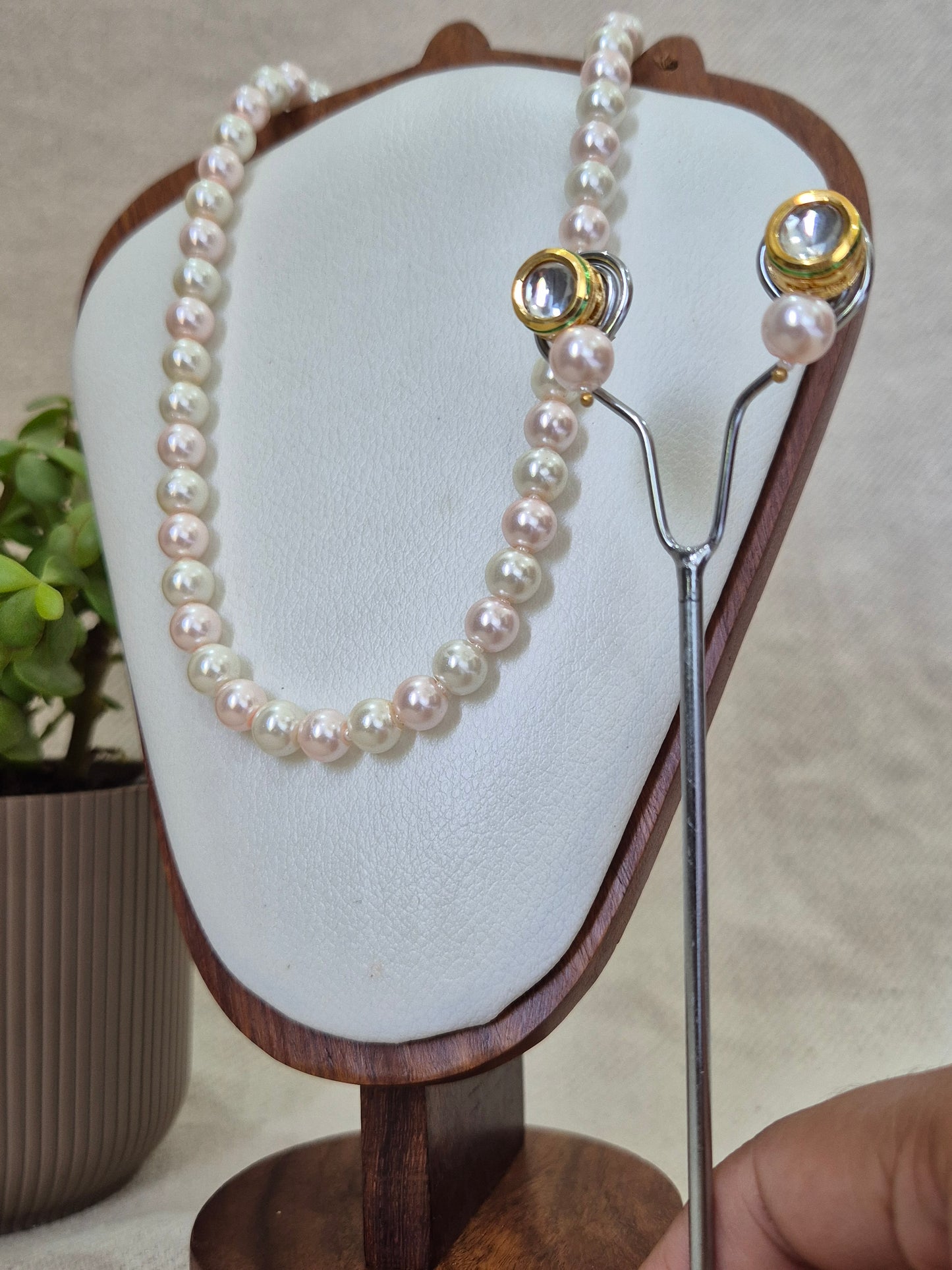 Pink And White Pearl Combination Necklace With Metal Earrings