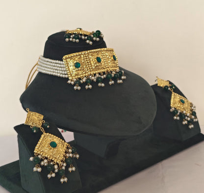 Royal Emerald & Gold Filigree Choker Set with Matching Maang Tikka and Earrings