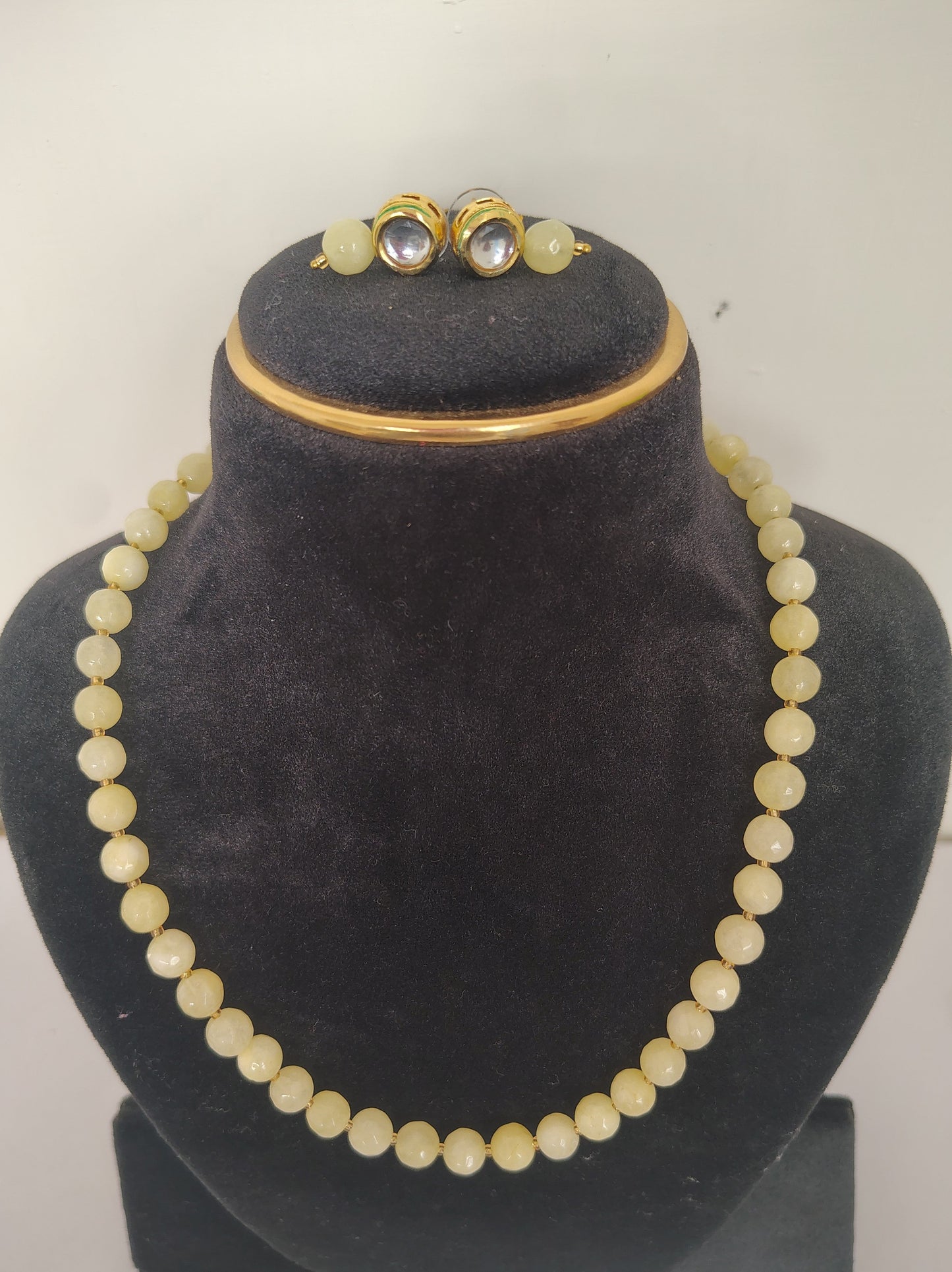 Light Yellow Onyx Necklace with Golden Metal Earings