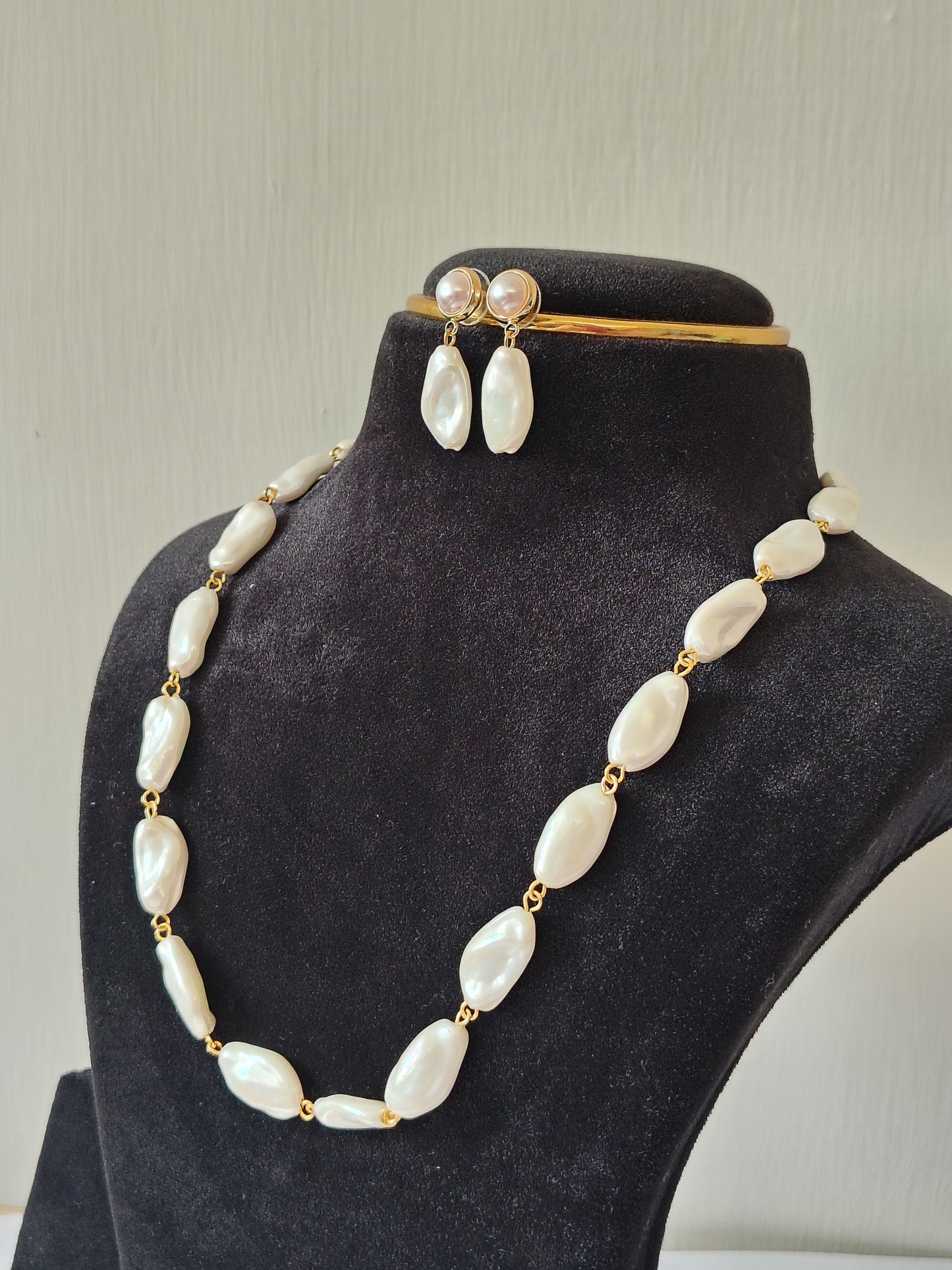 White stone Pearl Necklace With Matching Earrings