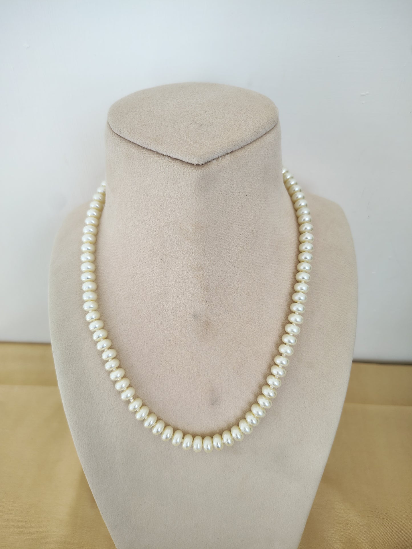 Premium White Pearl Necklace - code W1L311