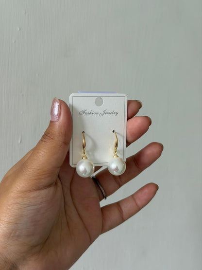 Elegant White Pearl Earring