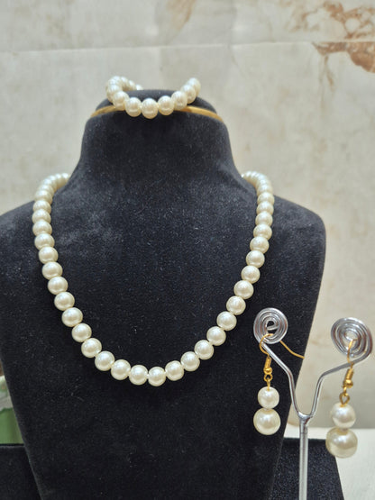 5 Piece White Pearl Set - Necklace, Earrings, Bracelet.
