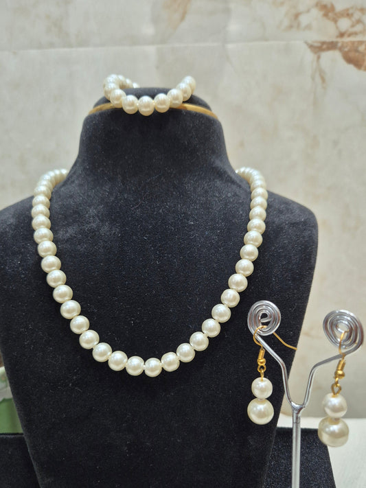5 Piece White Pearl Set - Necklace, Earrings, Bracelet.