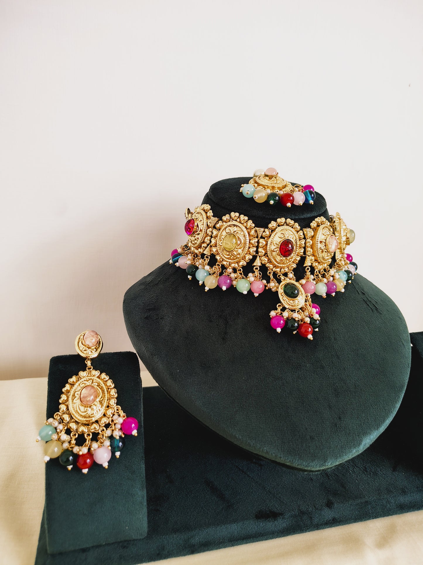 Traditional Multicolour Choker With Golden Metal