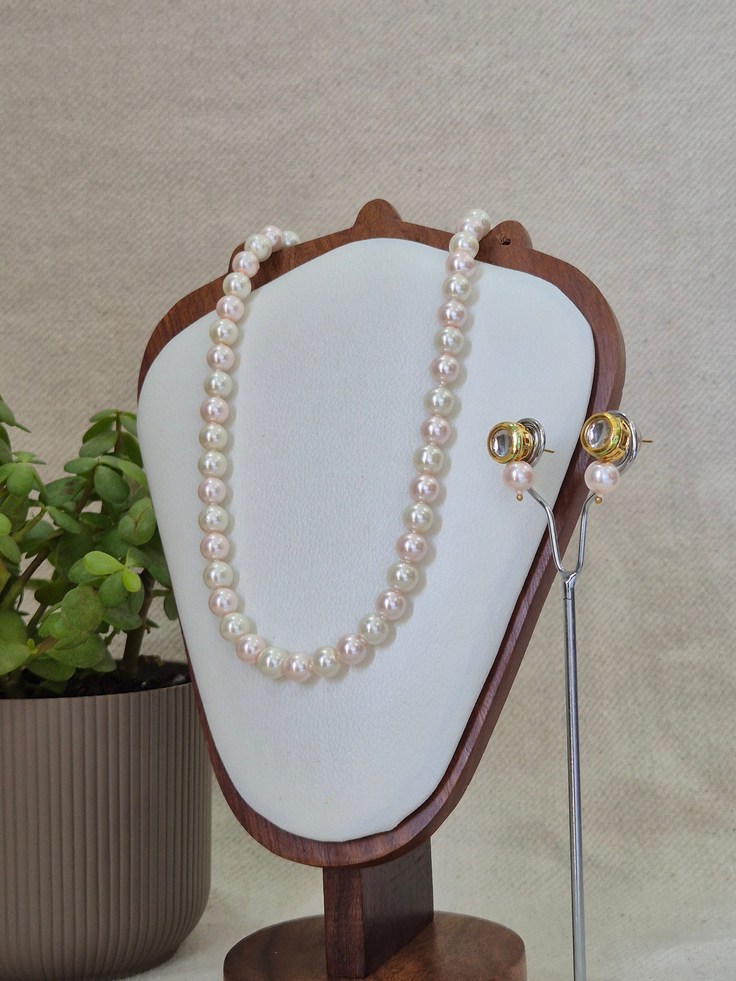 Pink And White Pearl Combination Necklace With Metal Earrings